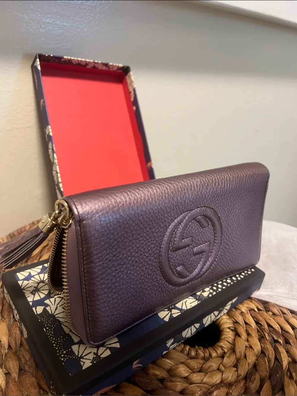 Gucci Metallic Lavender Zip-Around Leather Wallet